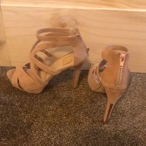 Dolce Vita 5.5 inch heel size 6.5 beige suede